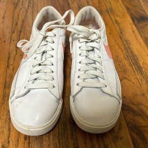 Women’s Nike blazer low